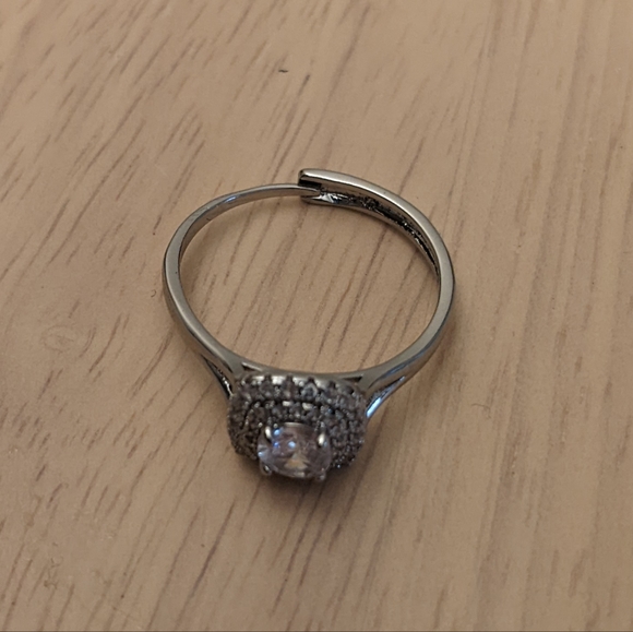 Adjustable ring - Picture 1 of 2